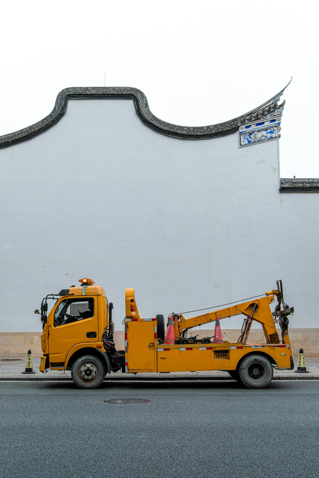 Tow truck with towing cost details